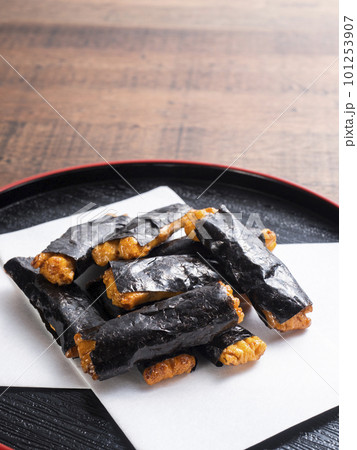 海苔巻きせんべい 海苔巻きせんべい 101253907