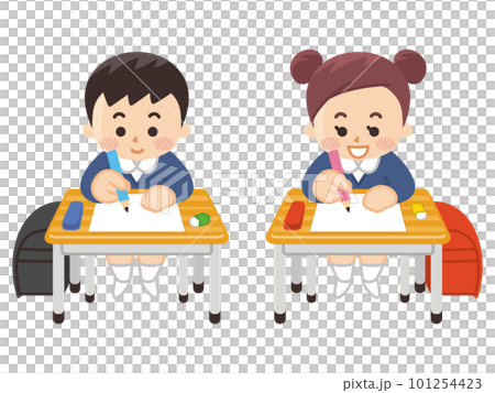 学校の机で勉強する小学生の男女 101254423