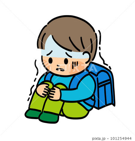 不安で震える男の子 不安で震える男の子 101254944