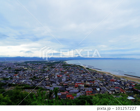 奉納山公園展望台より望む出雲の街並み 101257227