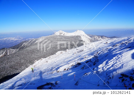 八ヶ岳　硫黄岳から見る天狗岳 101262141