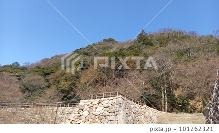 鳥取城 二ノ丸付近から山上ノ丸 鳥取城 二ノ丸付近から山上ノ丸 101262321