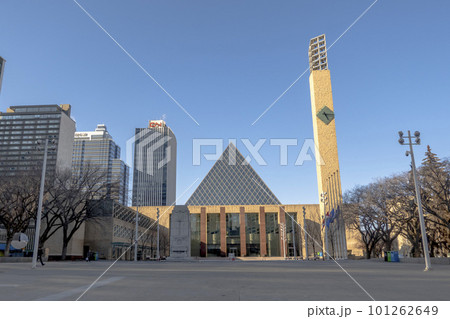 Edmonton, Alberta, Canada. Apr 04, 2023. A panoramic view to the City Hall of the city of Edmonton in downtown. Edmonton, Alberta, Canada. Apr 04, 2023. A panoramic view to the City Hall of the city of Edmonton in downtown. 101262649