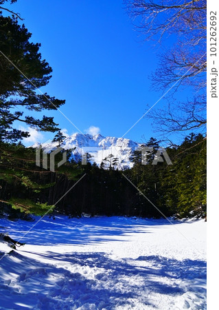 八ヶ岳 冬のみどり池と硫黄岳 八ヶ岳 冬のみどり池と硫黄岳 101262692