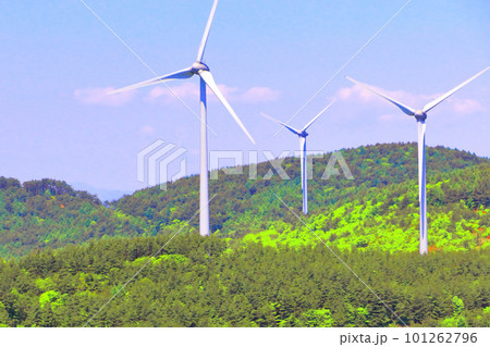 青空と新緑の中に立つ風車 101262796