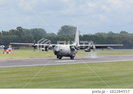 スペイン空軍C-130Hハーキュリーズ着陸 101264557