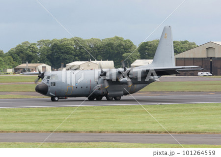 スペイン空軍C-130Hハーキュリーズ着陸 101264559