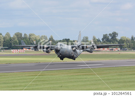 スペイン空軍C-130Hハーキュリーズ離陸 スペイン空軍C-130Hハーキュリーズ離陸 101264561
