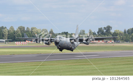 スペイン空軍C-130Hハーキュリーズ離陸 スペイン空軍C-130Hハーキュリーズ離陸 101264565