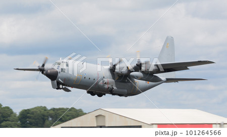 スペイン空軍C-130Hハーキュリーズ離陸 101264566