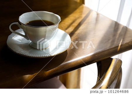 朝の陽ざし　コーヒー 101264686