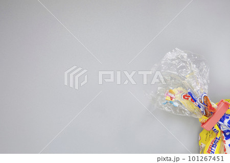Food bag clips for keeping food fresh,plastic bag clips or Sealer on plastic bags are isolated on a gray background. Copy space, top view Food bag clips for keeping food fresh,plastic bag clips or Sealer on plastic bags are isolated on a gray background. Copy space, top view 101267451