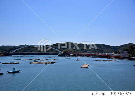 《三重県》鳥羽市浦村町 生浦湾に架かるパールロード麻生の浦大橋 《三重県》鳥羽市浦村町 生浦湾に架かるパールロード麻生の浦大橋 101267928