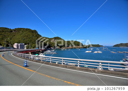 《三重県》鳥羽市浦村町 生浦湾に架かるパールロード麻生の浦大橋 《三重県》鳥羽市浦村町 生浦湾に架かるパールロード麻生の浦大橋 101267959