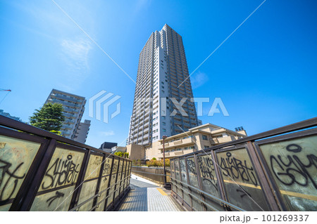 日本の東京都市景観　代官山駅前の代官山アドレスなどを望む 101269337