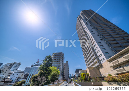 日本の東京都市景観　代官山駅前の代官山アドレスなどを望む 101269355