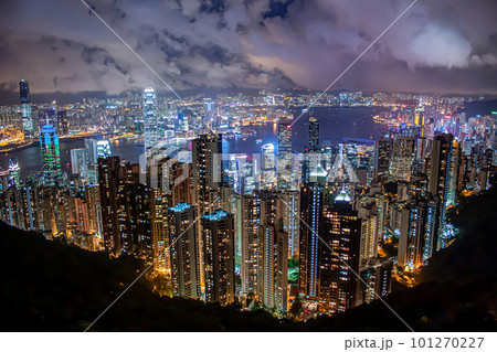 ビクトリアピークから望む、ビクトリア湾の夜景 ビクトリアピークから望む、ビクトリア湾の夜景 101270227