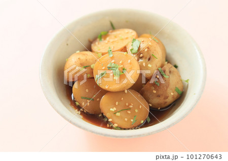 春を味わう、新じゃがいもの甘辛煮 101270643