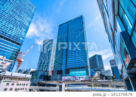 日本の東京都市景観 4月。渋谷駅や桜丘口再開発を望む。外観にピンク色（桜色）の模様＝4日 101270676