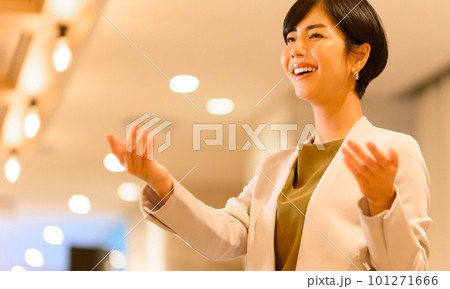 ビジネスウーマン 101271666