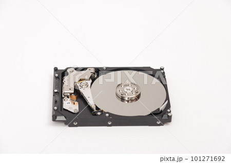 【ハードディスクドライブ中の蓋を開けた中】 101271692