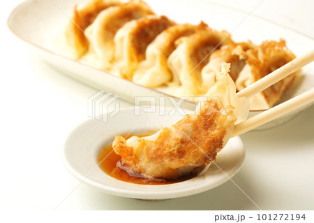 焼き餃子 焼き餃子 101272194