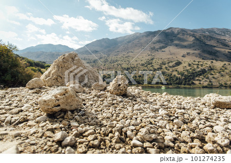Kournas Mountain Lake in Greece. Cozy summer day and calm water in the lake 101274235