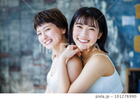 若い女性2人のビューティーイメージ 若い女性2人のビューティーイメージ 101276990