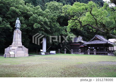 静かな島津斉彬公像の風景 101278000