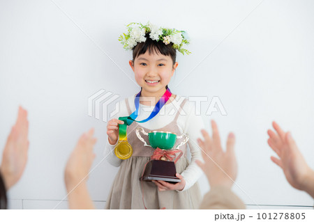 メダル　優勝カップ　表彰　小学生 101278805