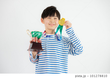 メダル 優勝カップ 表彰 小学生 メダル 優勝カップ 表彰 小学生 101278810