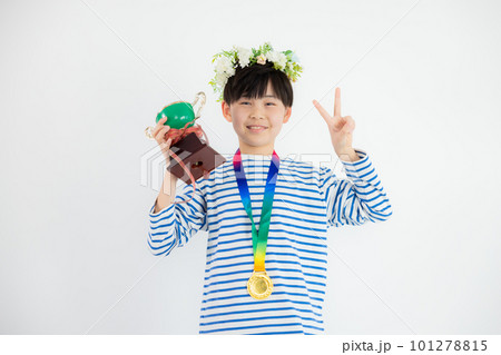 メダル　優勝カップ　表彰　小学生 101278815