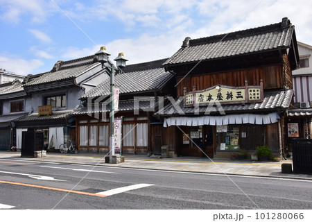 栃木市　蔵の街大通りのレトロな街並み 101280066