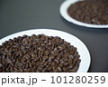 焙煎したコーヒー豆 101280259