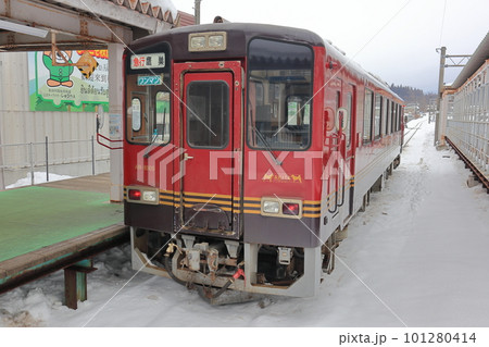 角館駅に停車中の観光列車 笑EMI 角館駅に停車中の観光列車 笑EMI 101280414