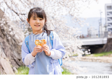ありがとうを伝える小学生 thank you ありがとうを伝える小学生 thank you 101281893