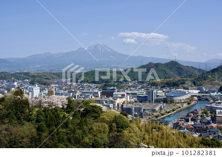日本最強の城　米子城から大山を望む 101282381