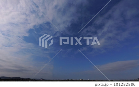 多様な雲が現れた春の朝空・超広角・空主体・230403am 多様な雲が現れた春の朝空・超広角・空主体・230403am 101282886