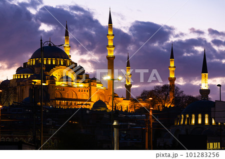 Suleymaniye Mosque view at night in Istanbul 101283256