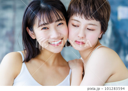 若い女性2人のビューティーイメージ 101283594