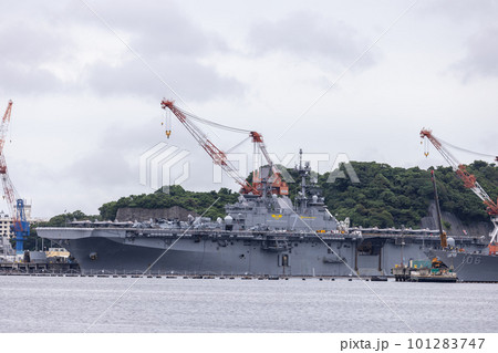 アメリカ海兵隊の強襲揚陸艦トリポリ アメリカ海兵隊の強襲揚陸艦トリポリ 101283747