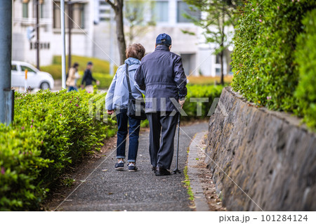 日本の東京都市景観 高齢化社会=横浜市内で 日本の東京都市景観 高齢化社会=横浜市内で 101284124
