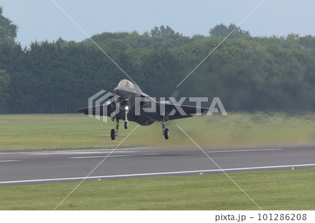 イギリス空軍F-35BライトニングⅡ離陸 イギリス空軍F-35BライトニングⅡ離陸 101286208