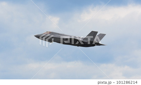 イギリス空軍F-35BライトニングⅡ離陸 イギリス空軍F-35BライトニングⅡ離陸 101286214