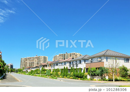 青空の街並み　新興住宅街の風景 101286306