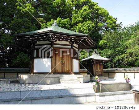池上本門寺の日蓮聖人御廟所 101286348