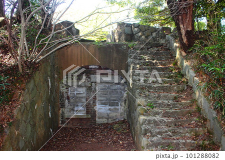 手向山 探照灯台座跡 手向山 探照灯台座跡 101288082