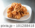 揚げたてのおいしいからあげ 101288418