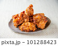 カリカリの鶏の唐揚 101288423