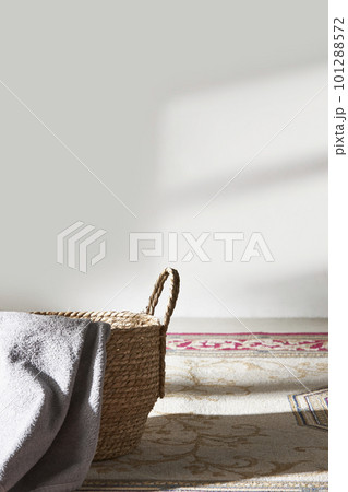 This room has a calm atmosphere with natural light. There are clay pots, glass bottles, coffee and various objects on the table. This room has a calm atmosphere with natural light. There are clay pots, glass bottles, coffee and various objects on the table. 101288572